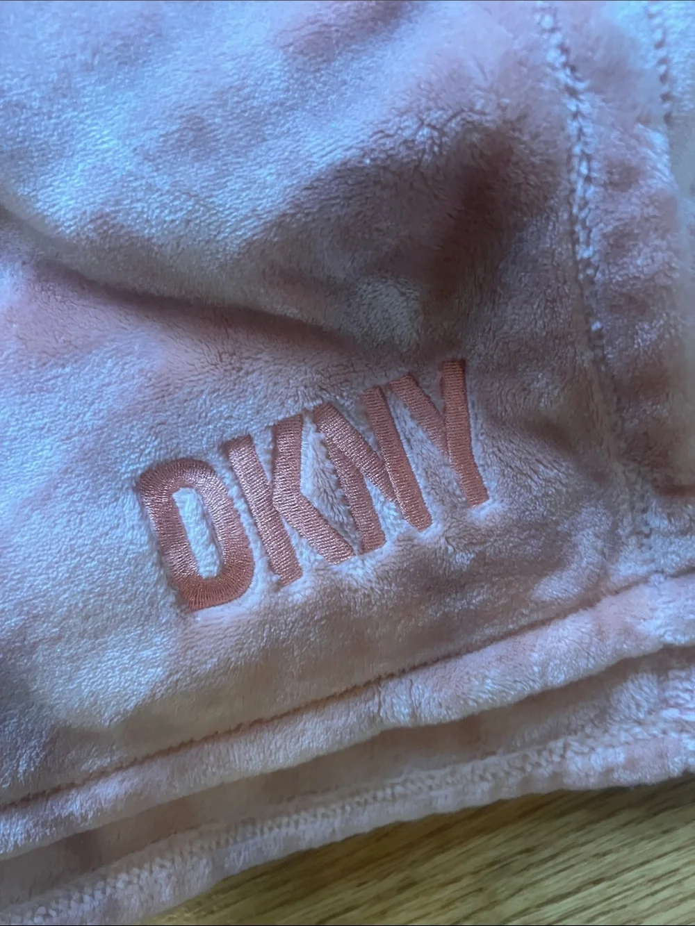 DKNY Plush Velvet Blush Twin XL Dorm Bedding Blanket Soft